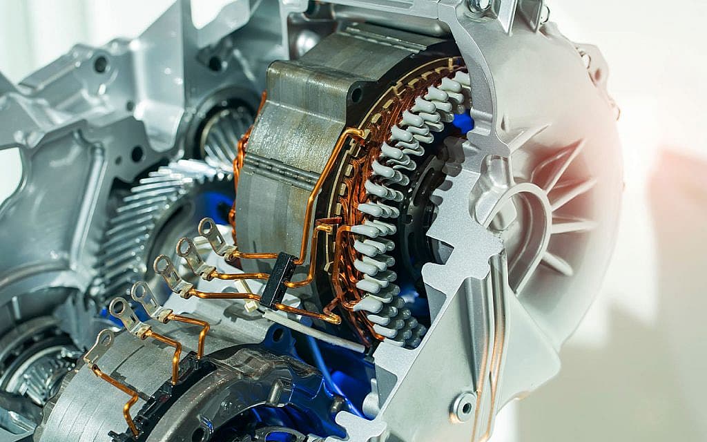 2. Hibrit mi Benzinli mi? Motor Seçenekleri Arasındaki Farklar