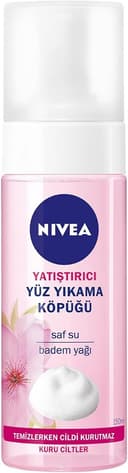 NIVEA Yüz Yıkama Köpüğü Yatıştırıcı 150 ml, Kuru Ciltler, Derinlemesine Yüz Temizleme, Doğal Badem Yağı ile Cilt Bakım
